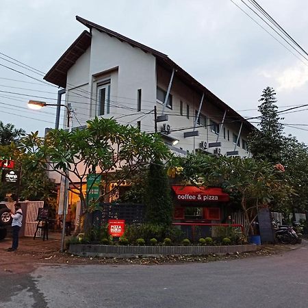 Roemah 28 Syariah Hotell Medan Eksteriør bilde